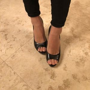 Vera Wang Lavender platform black heels